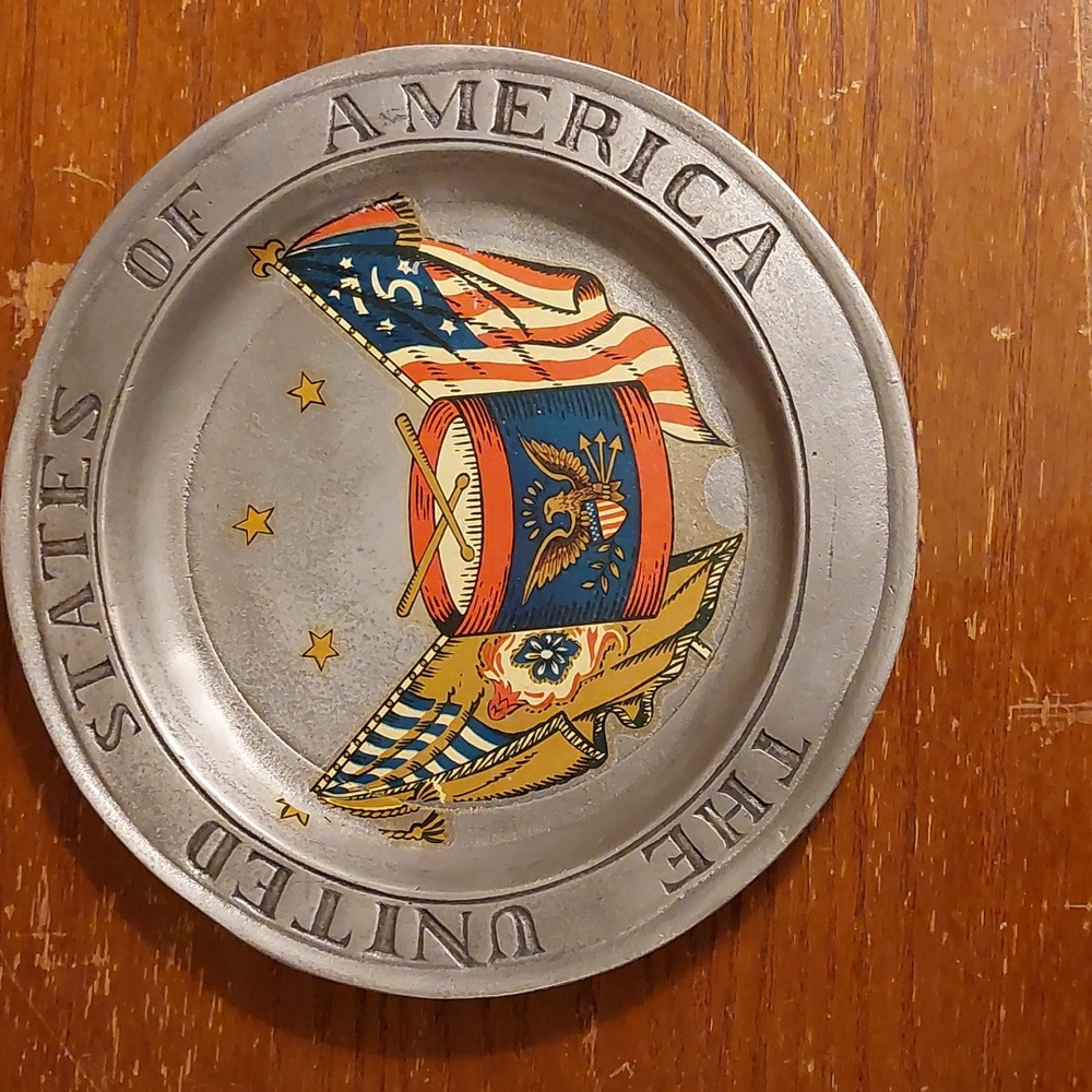 Plate sized silver (color) USA tray